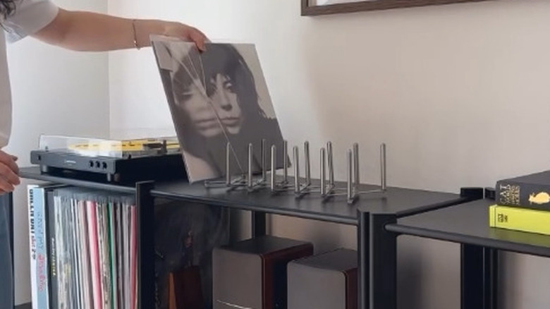The IKEA pot lid organizer with a vinyl record placed in it.