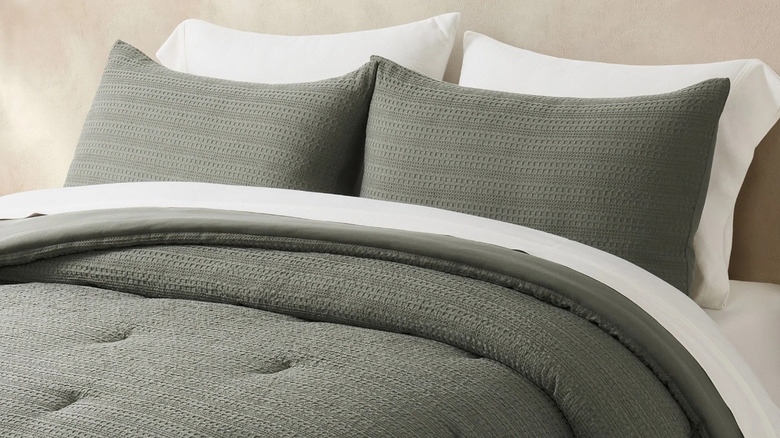 EVERGRACE comforter set on a bed