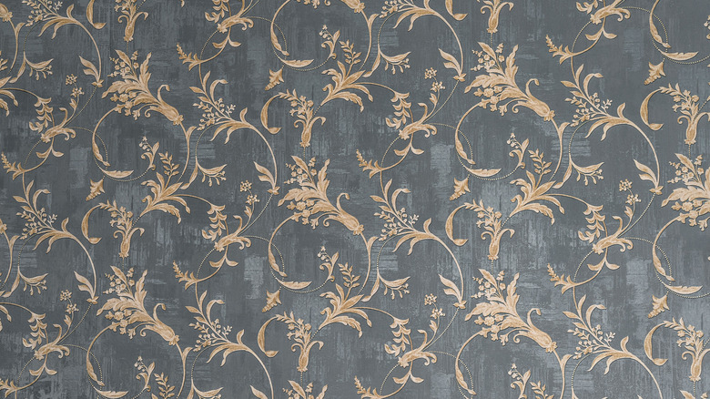 Floral motif wallpaper