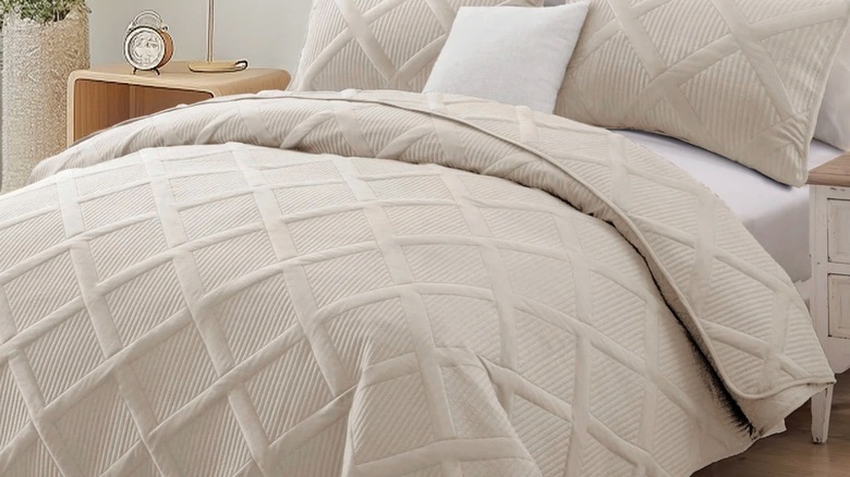 Product image of Exclusivo Mezcla 3-Piece Ultrasonic Quilt Set view from bottom side of the bed