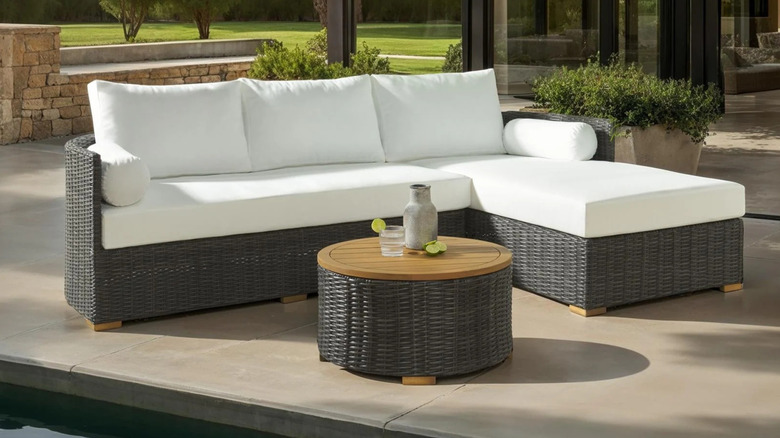 The SAFAVIEH Couture Anguilla Outdoor Patio Round Wicker Coffee Table in gray