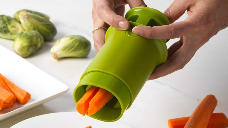 GoodCook Fruit and Veggie Divider cutting carrots