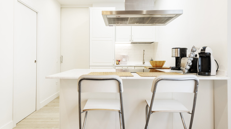 Modern, white kitchen with sintered stone countertops