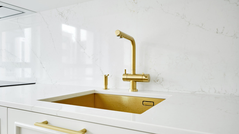 Kitchen sink on sintered stone countertop