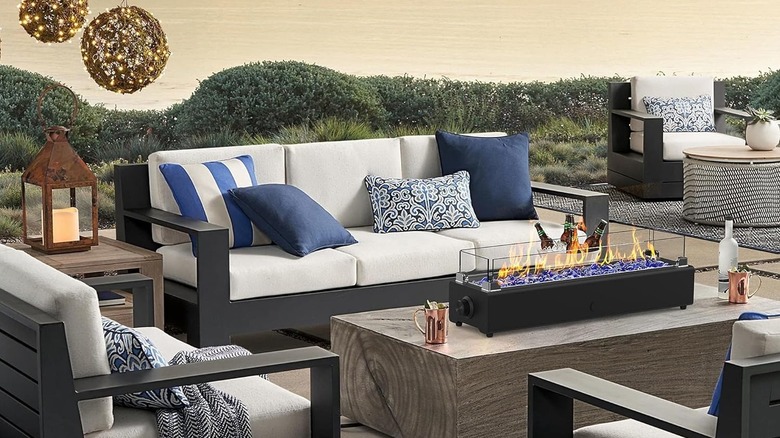 BAIDE fire pit on outdoor cocktail table in modern patio set