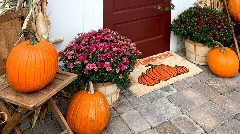 Corn husk decor
