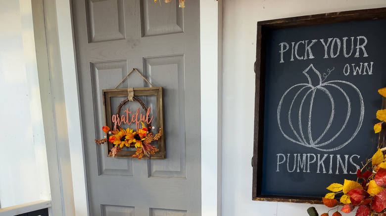 Autumn sign decor