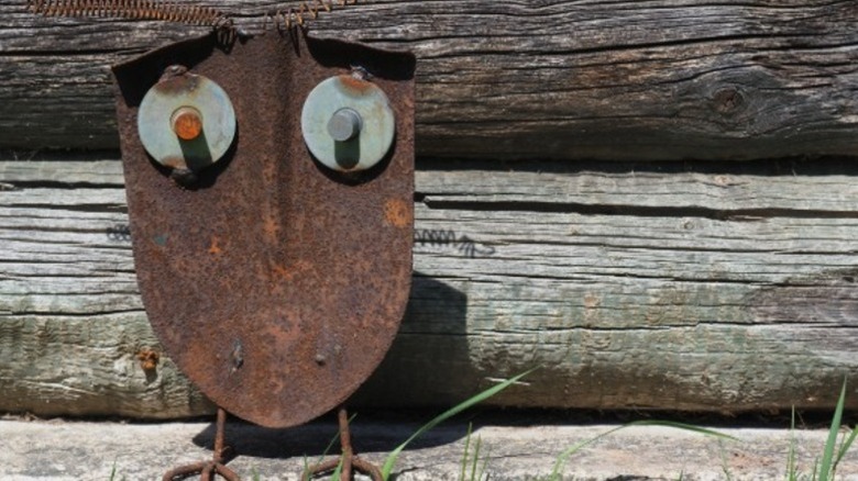 An garden art owl made from a shovel head and other scrap metal items.