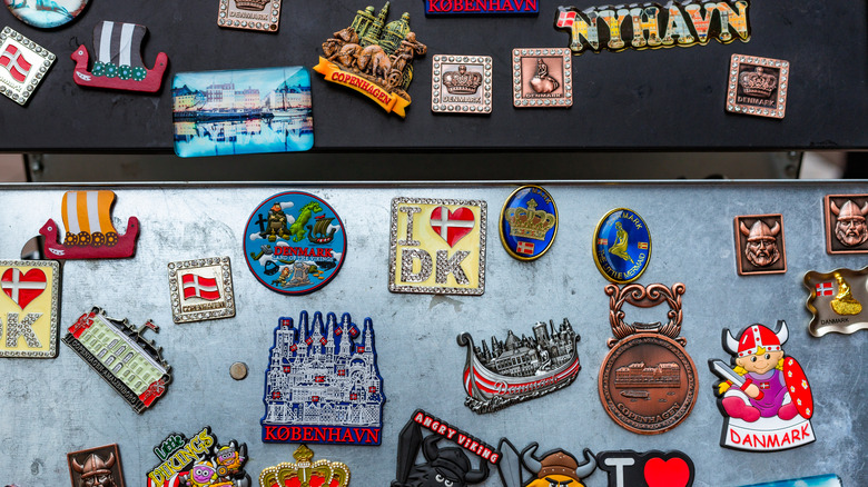close up of a refrigerator filled with metal and souvenir magnets