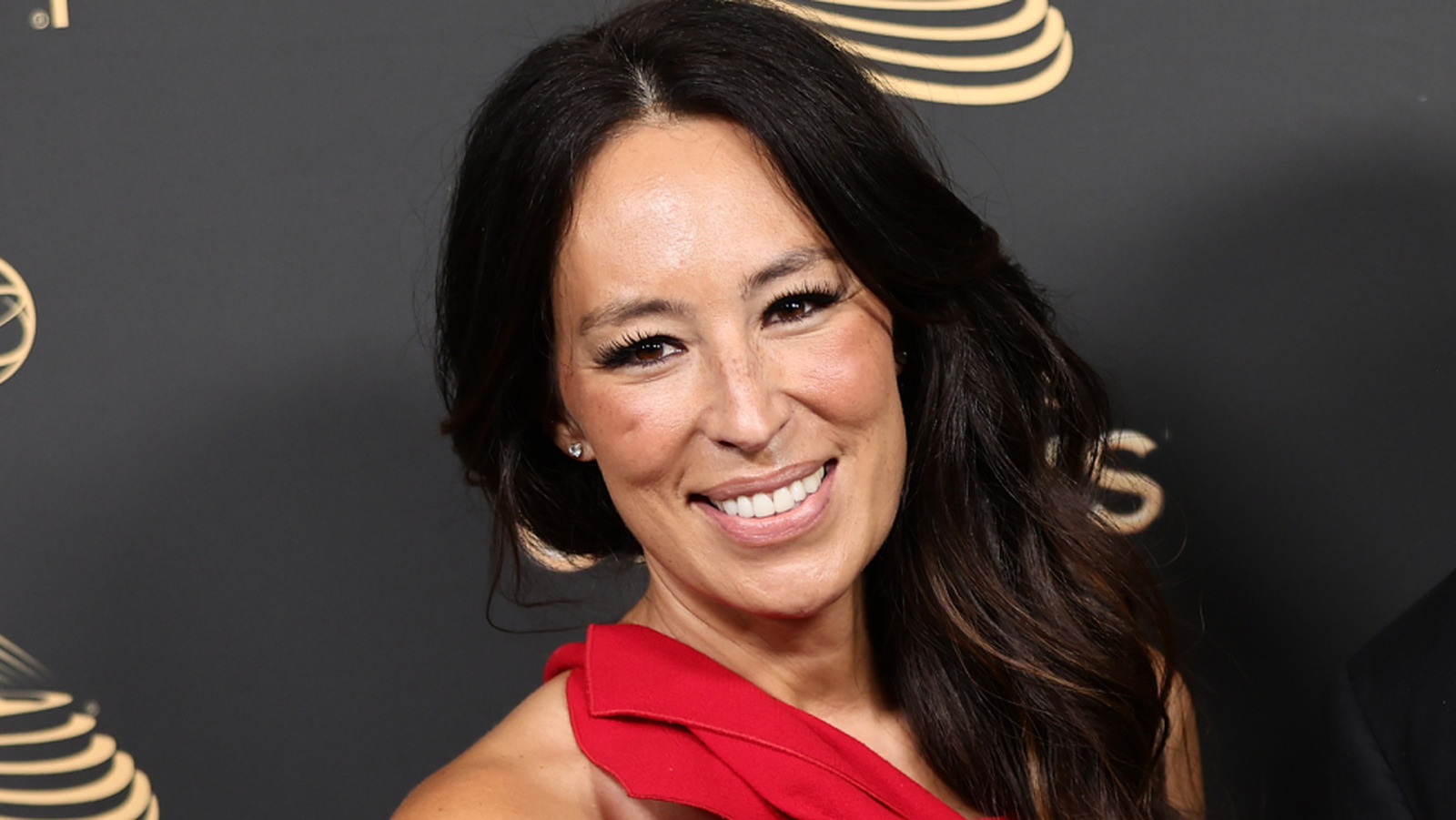Ways to Incorporate Joanna Gaines' Favorite Color in the Bedroom