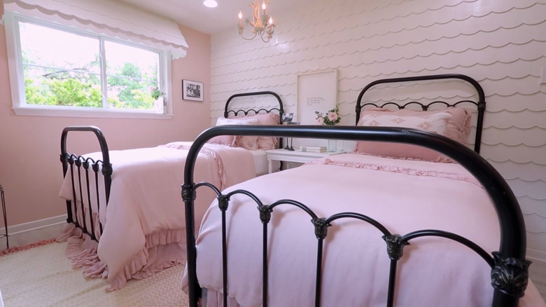 Scalloped walls and window