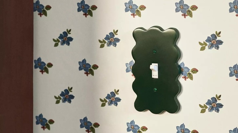 Green Anthropologie Wiggle Scalloped Switch Plate