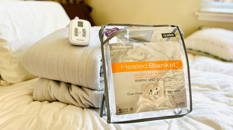 heated blanket with package