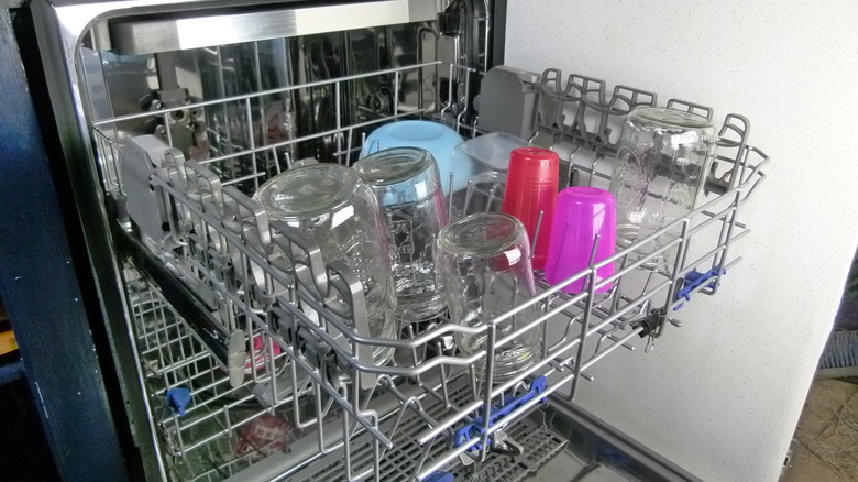 Glass and plasticware in dishwasher