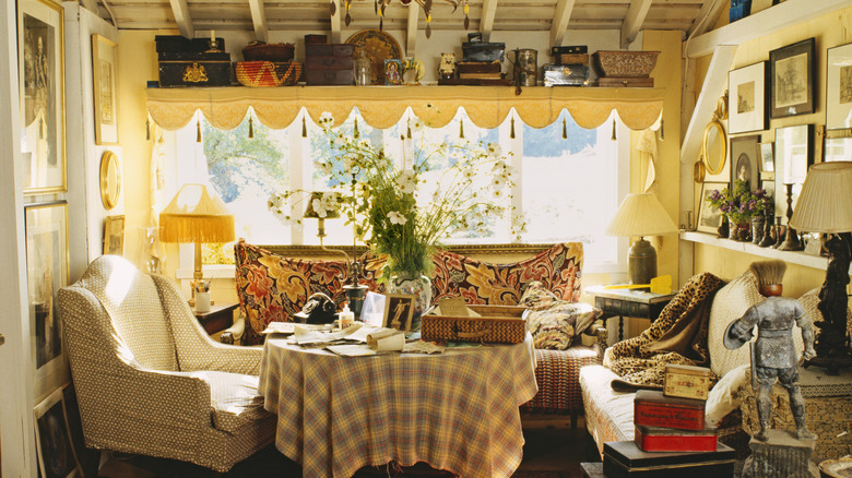 quaint light cottage sitting room