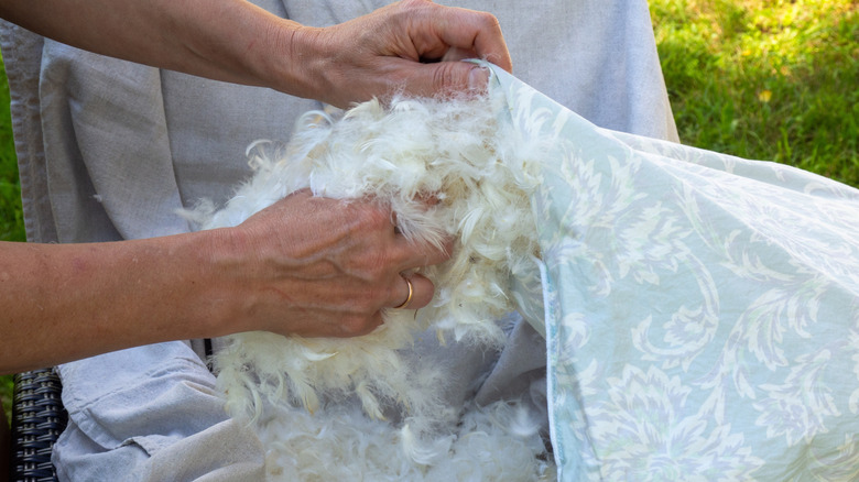 hand stuffing pillow with down