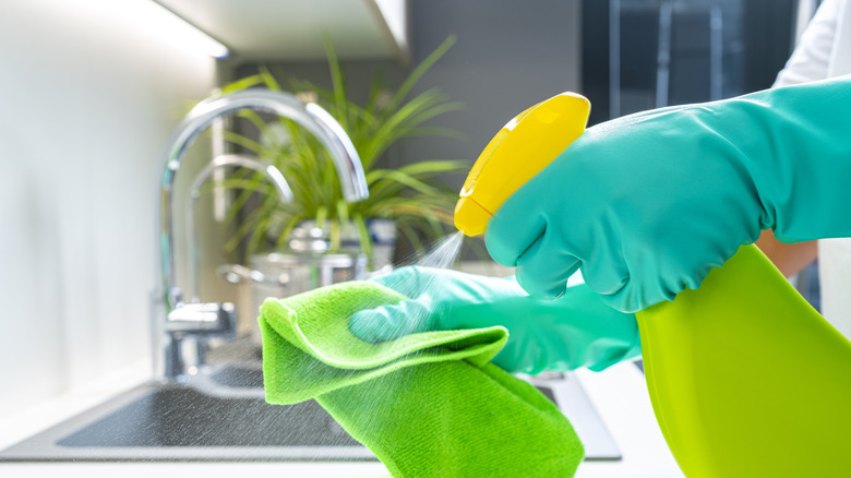 Spraying liquid on microfiber cloth