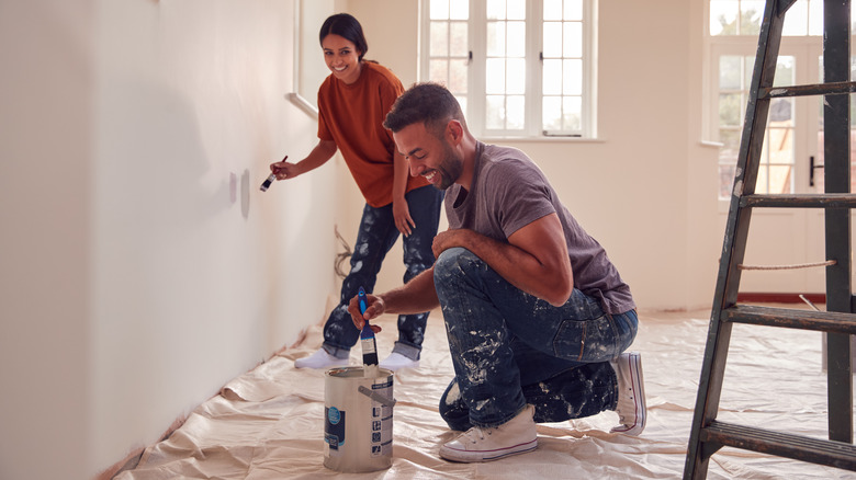 couple painting room