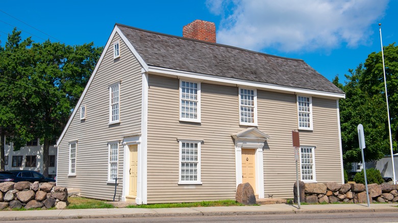 new england saltbox house