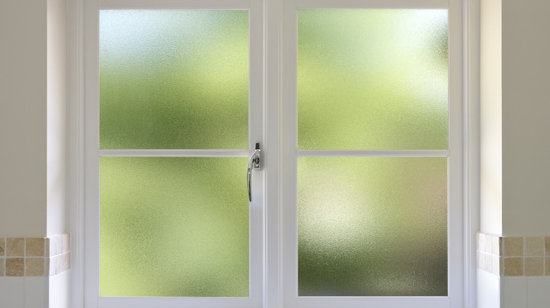 Privacy glass window