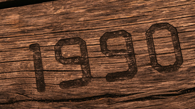 1990 engraved in wood
