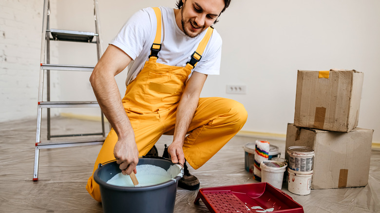 professional mixing paint in bucket