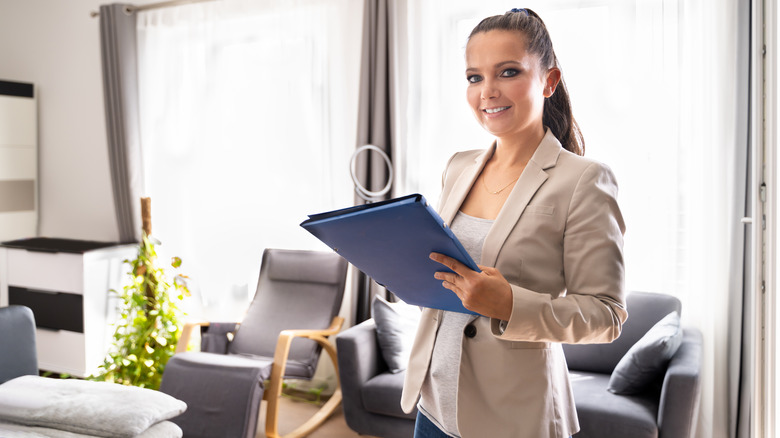 Home inspection by property agent