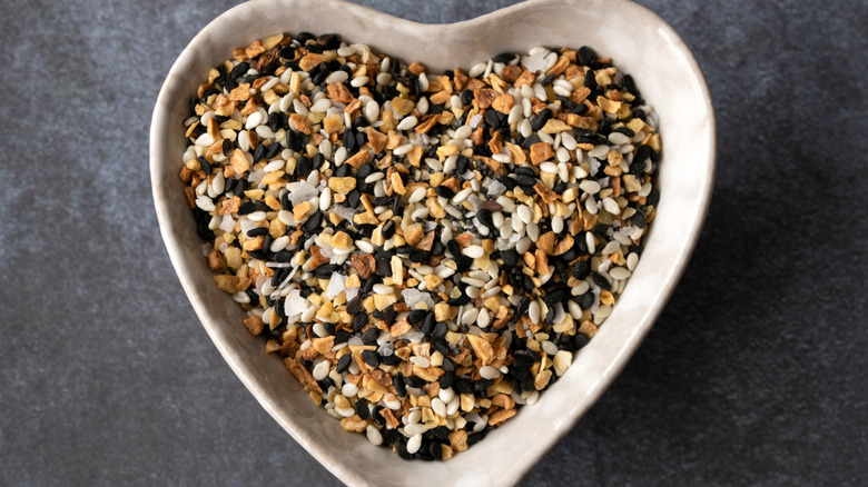 A heart-shaped container of Everything Bagel seasoning.