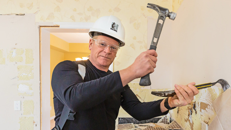 Mike Holmes with a hammer and pry