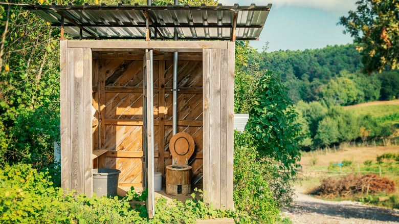 Outdoor cabin with composting toilet