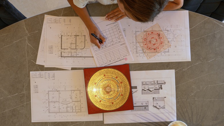 feng shui compass on blueprints 