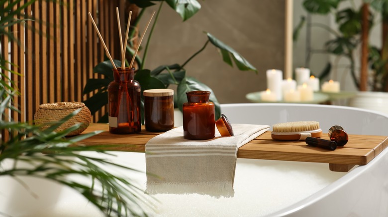 Bath tray with candle
