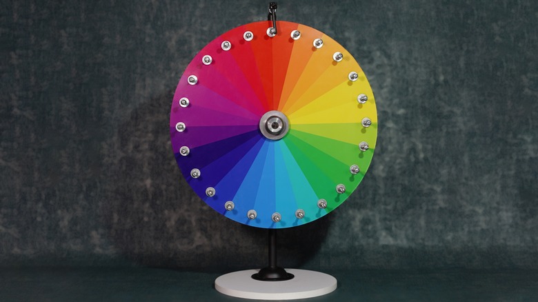 Spinnable color wheel