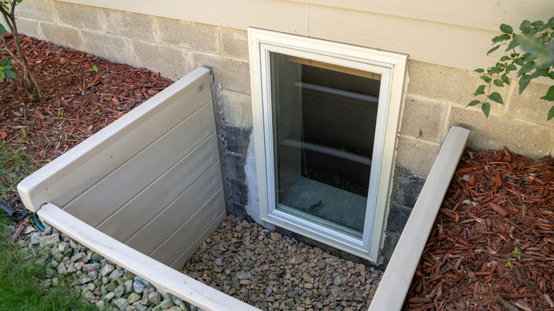 Basement egress window