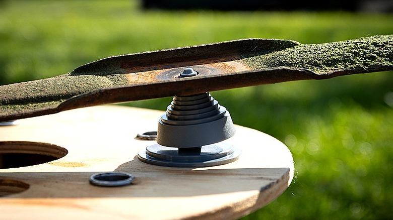Lawn mower blade tilts on a blade balancer
