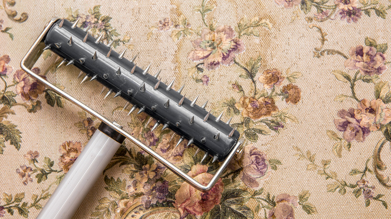 scoring tool removing old wallpaper