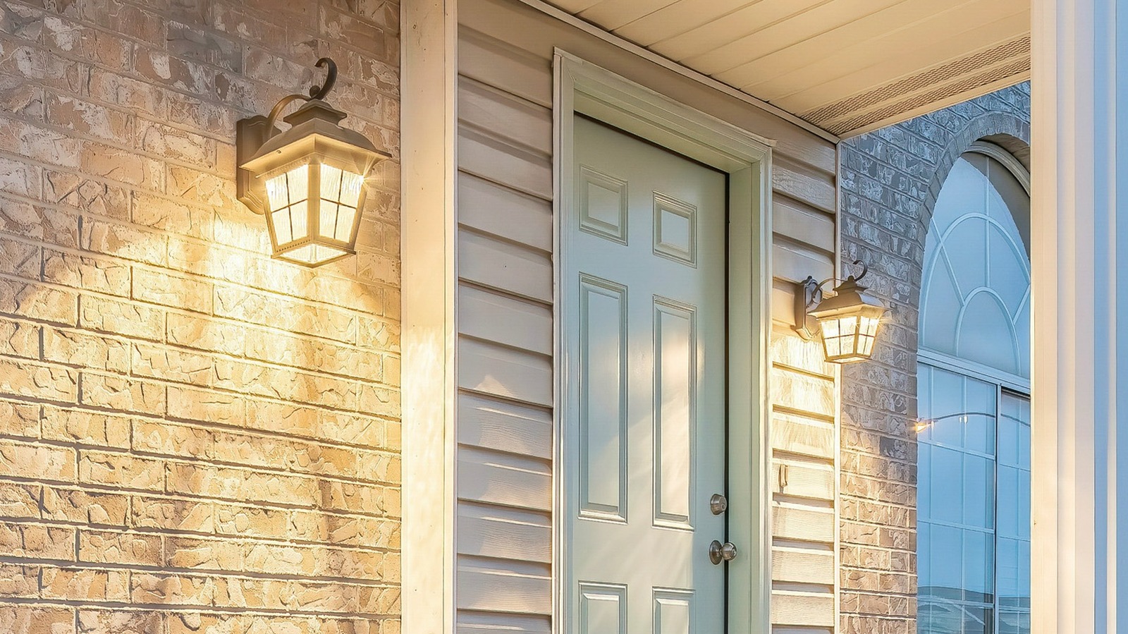What It Means If You See A Home With A White Porch Light