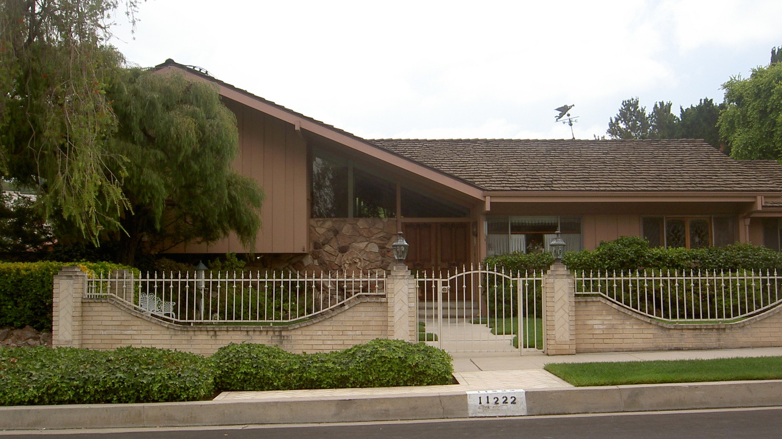 What The Brady Bunch House Looks Like Now After Renovation
