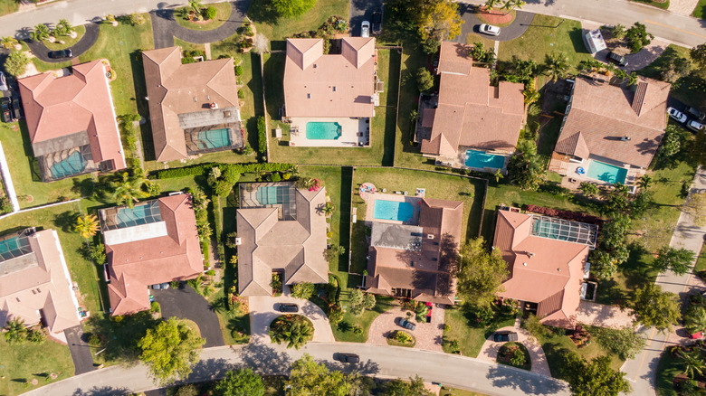 view of tightly-packed neighborhood