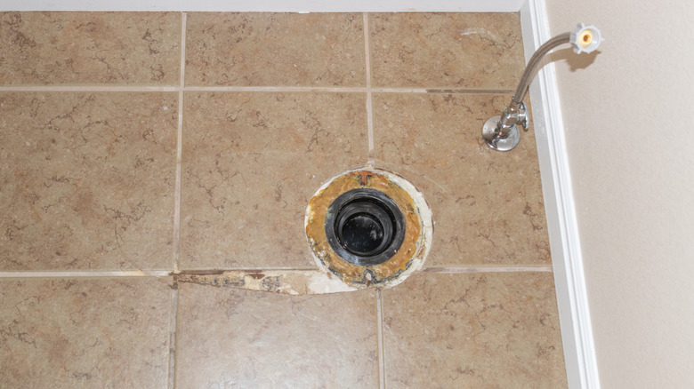 Drain pipe with toilet flange