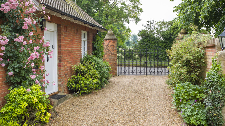 English country house with a hard gravel driveway