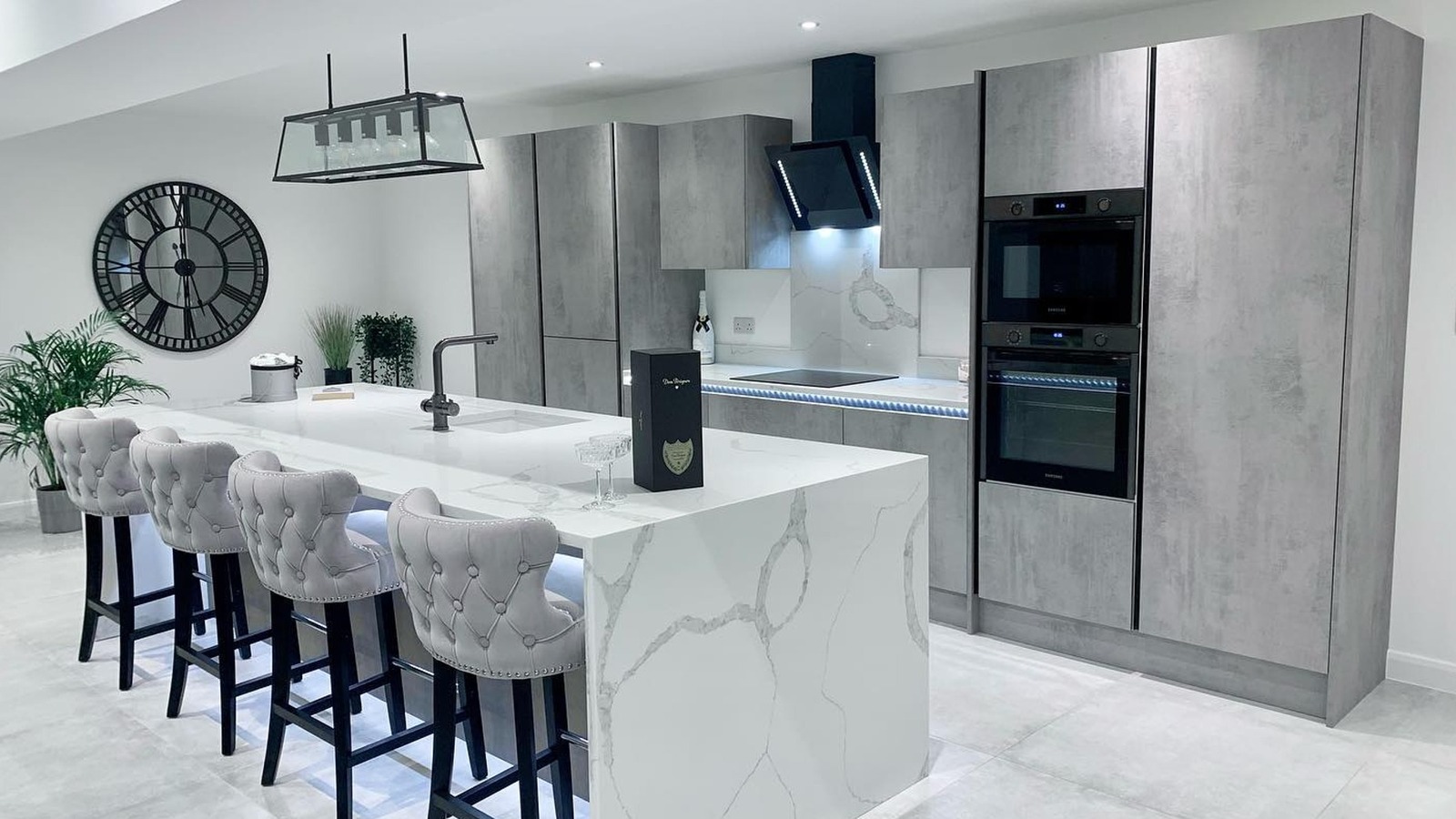 What You Need To Know About Calacatta Quartz Countertops (& How Much