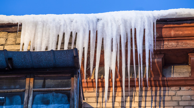 Flat roof with icicles