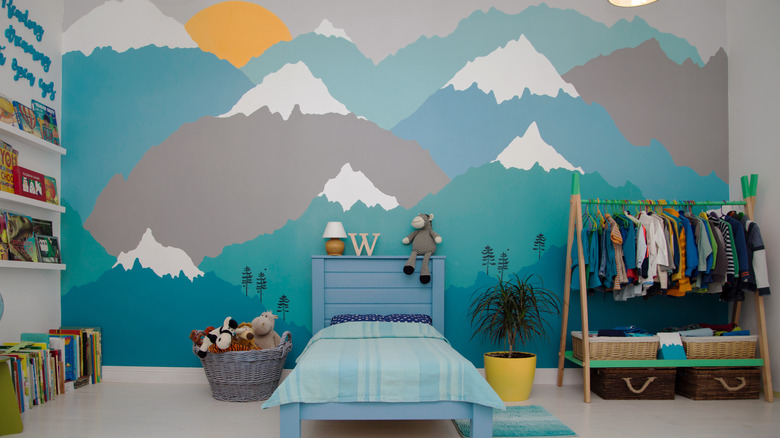 child's room featuring mural