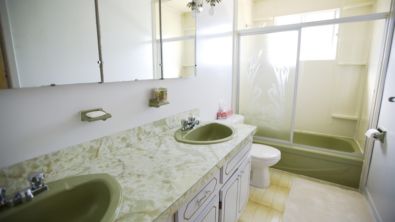 vintage green bathroom