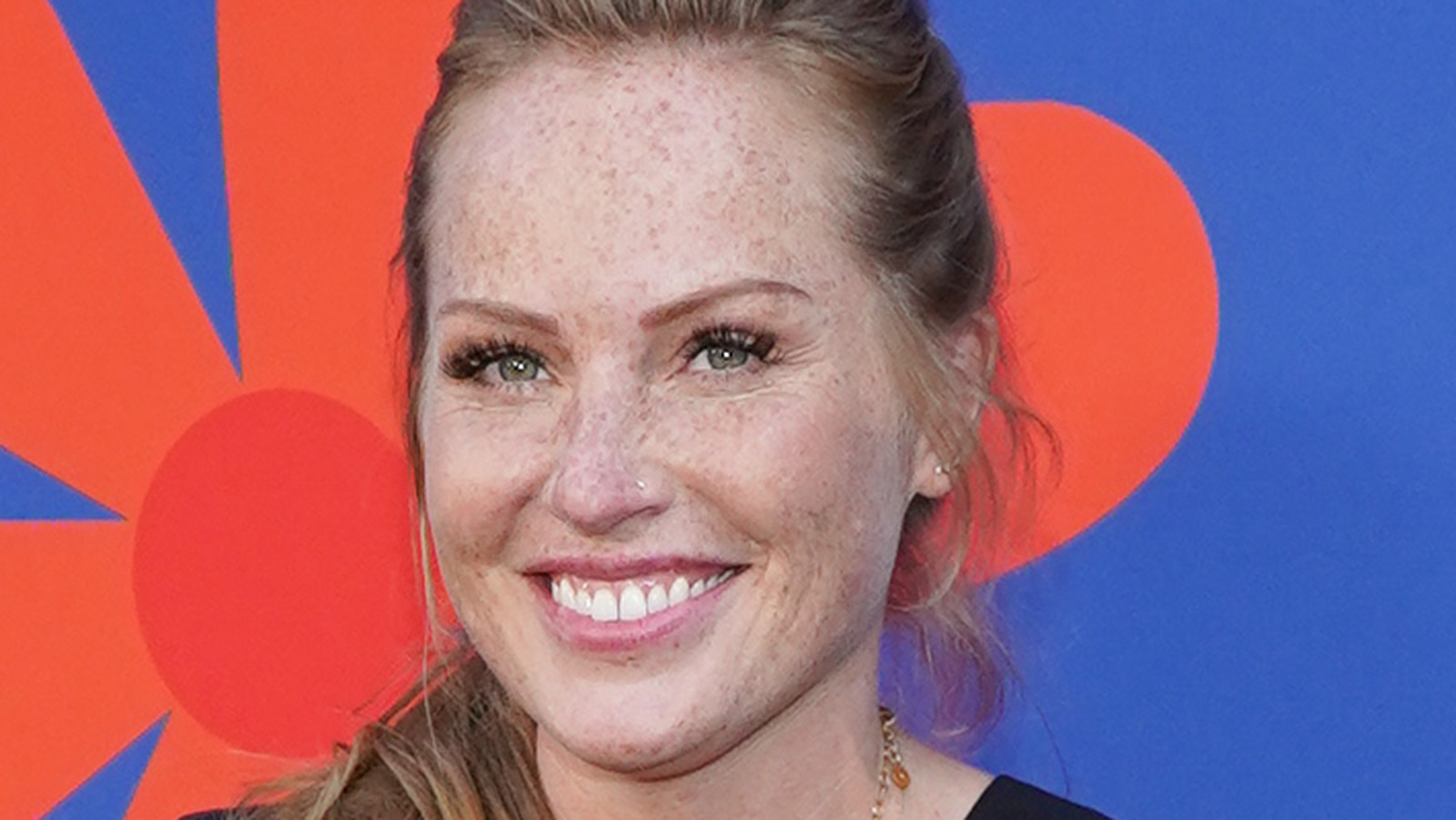 What's Mina Starsiak Hawk's Favorite Room In Her Own Home And Why?