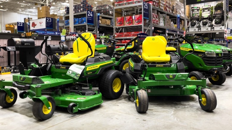 John Deere ride-on lawn mowers and tractors in Lowes
