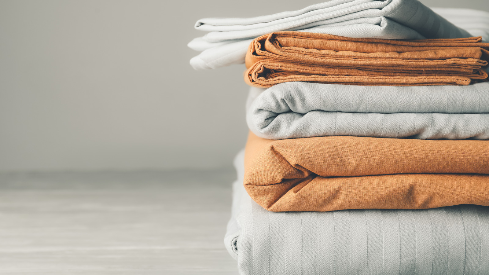 Which Color Do You Prefer For Your Bed Sheets? House Digest Survey