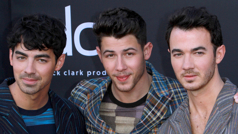Jonas Brothers posing