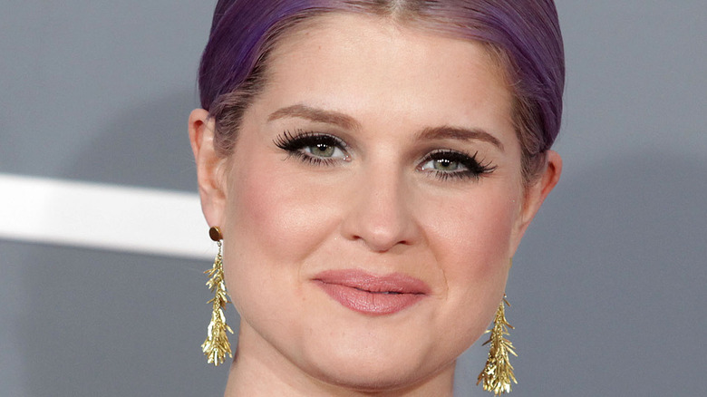 Kelly Osbourne smiling 